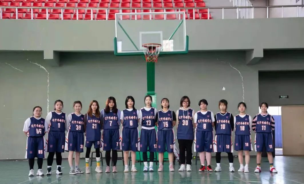 女子篮球校队