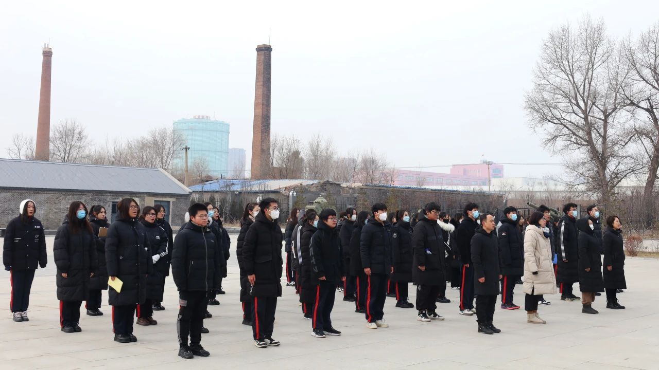 国之殇 未敢忘 | 乐鱼官网手机网页版新闻学院红色研学团 参加北大营营房旧址举行的南京大屠杀死难者国家公祭日哀悼活动