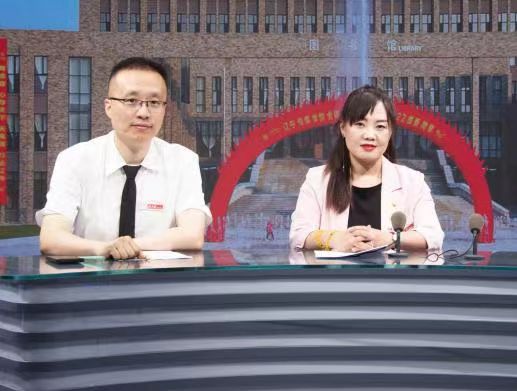 直播开启 未来等你 | 新闻学院开展直播活动——教授说专业